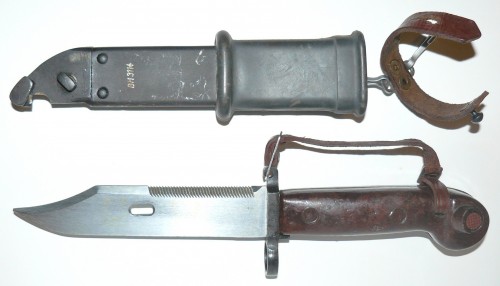 Rum. TypI M.59 mit Tragevorrichtung Doppelhaken  (3).JPG