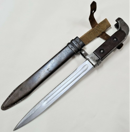 Russian AK47 bayonet with T on scabbard 3.jpg
